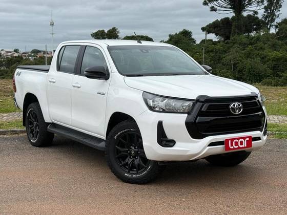 TOYOTA HILUX 2.8 D-4D TURBO DIESEL CD POWER PACK 4X4 MANUAL
